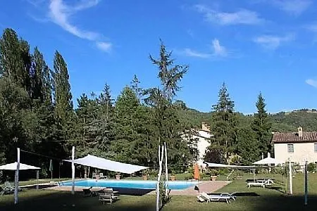 Sleeps 14 Pool Wifi Carpini